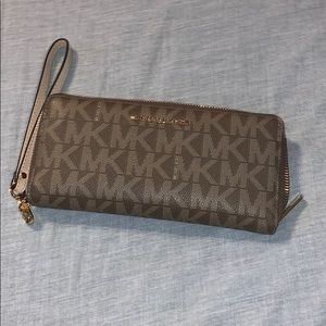 Authentic Michael Kors wristlet